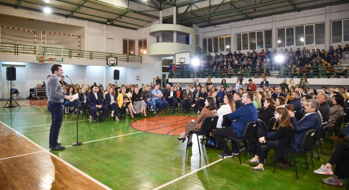 Rikthehet linja e trenit ne Tirane - Veliaj : Nje tren hibrid do te vendoset ne stacionin e vjeter